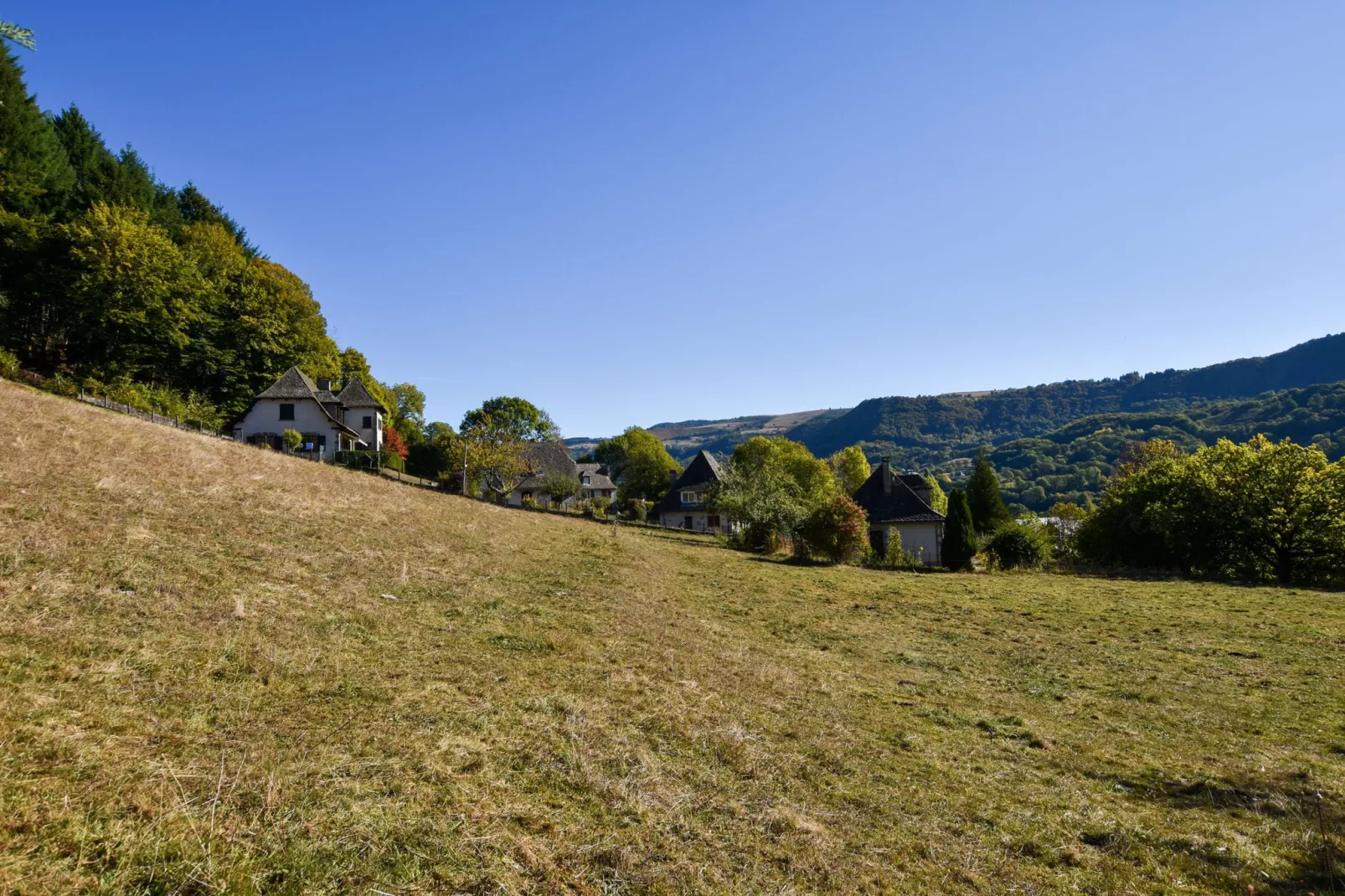 Maison près des volcans d'Auvergne-Areas summer 1km