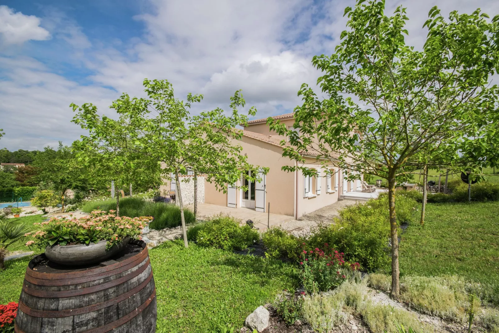 Maison mitoyenne avec piscine-Exterior summer