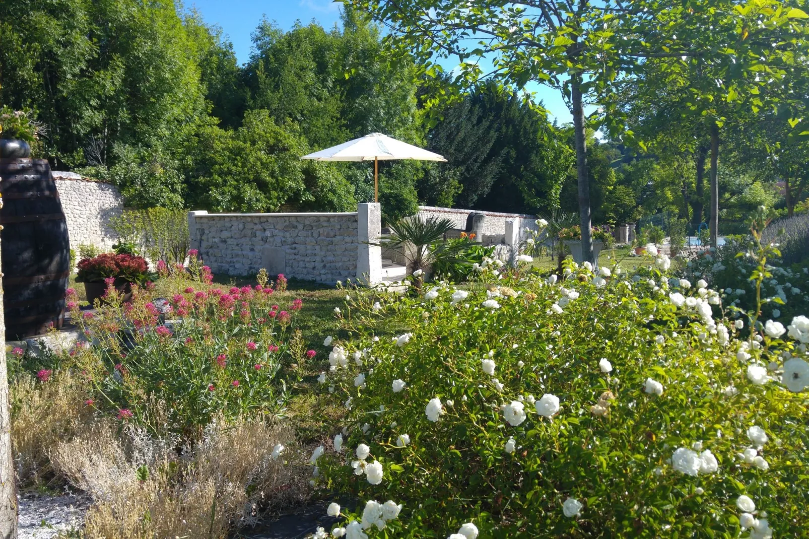 Maison mitoyenne avec piscine-Gardens summer