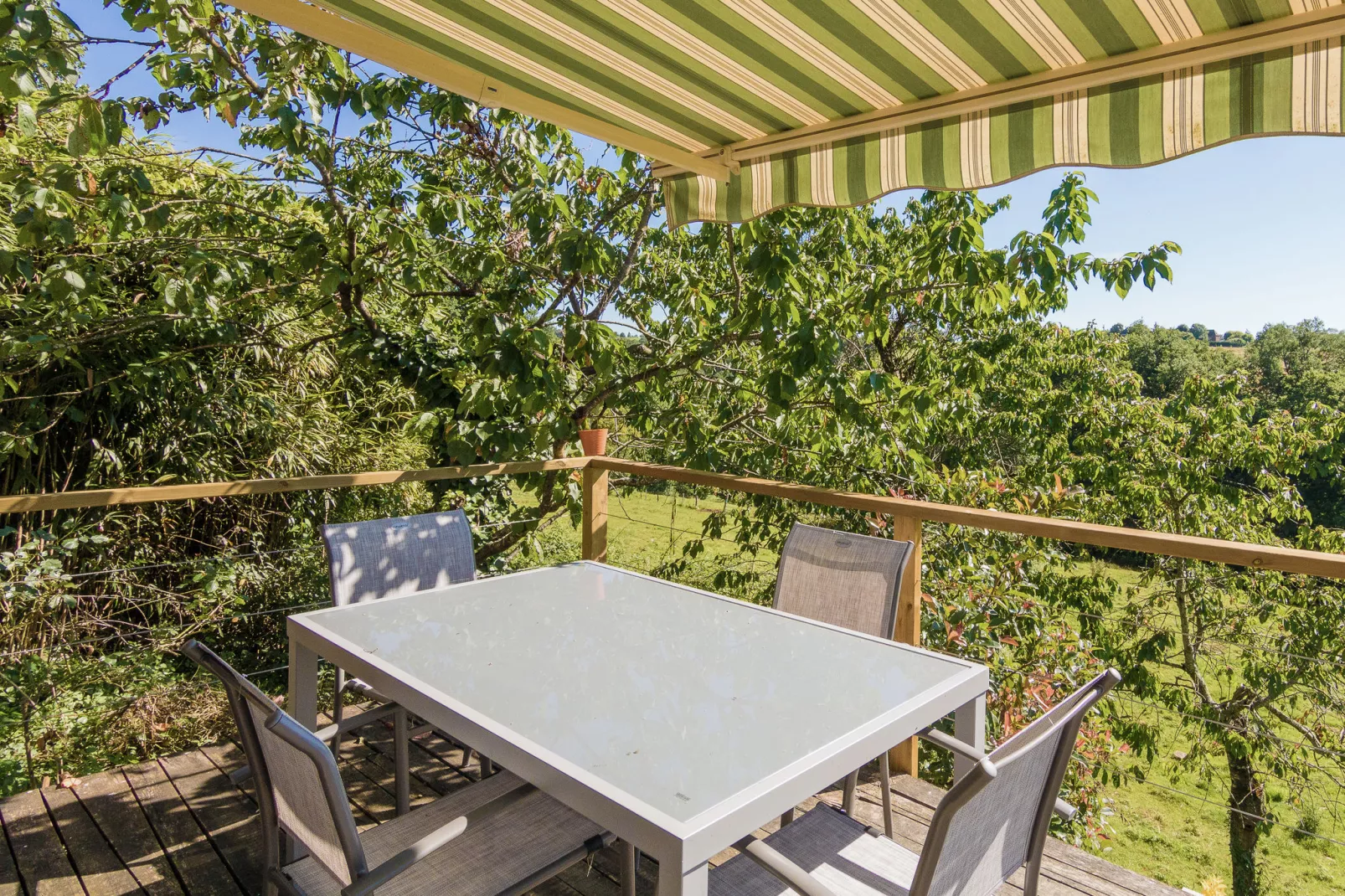 Maison La Porcherie-Terrace balcony