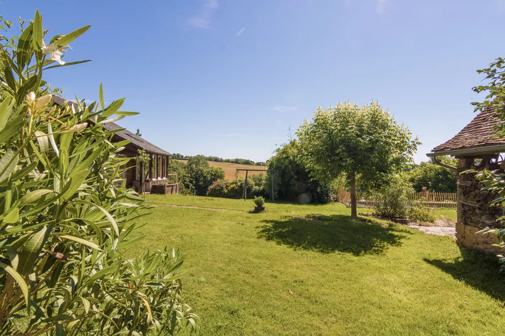Maison La Porcherie-Gardens summer