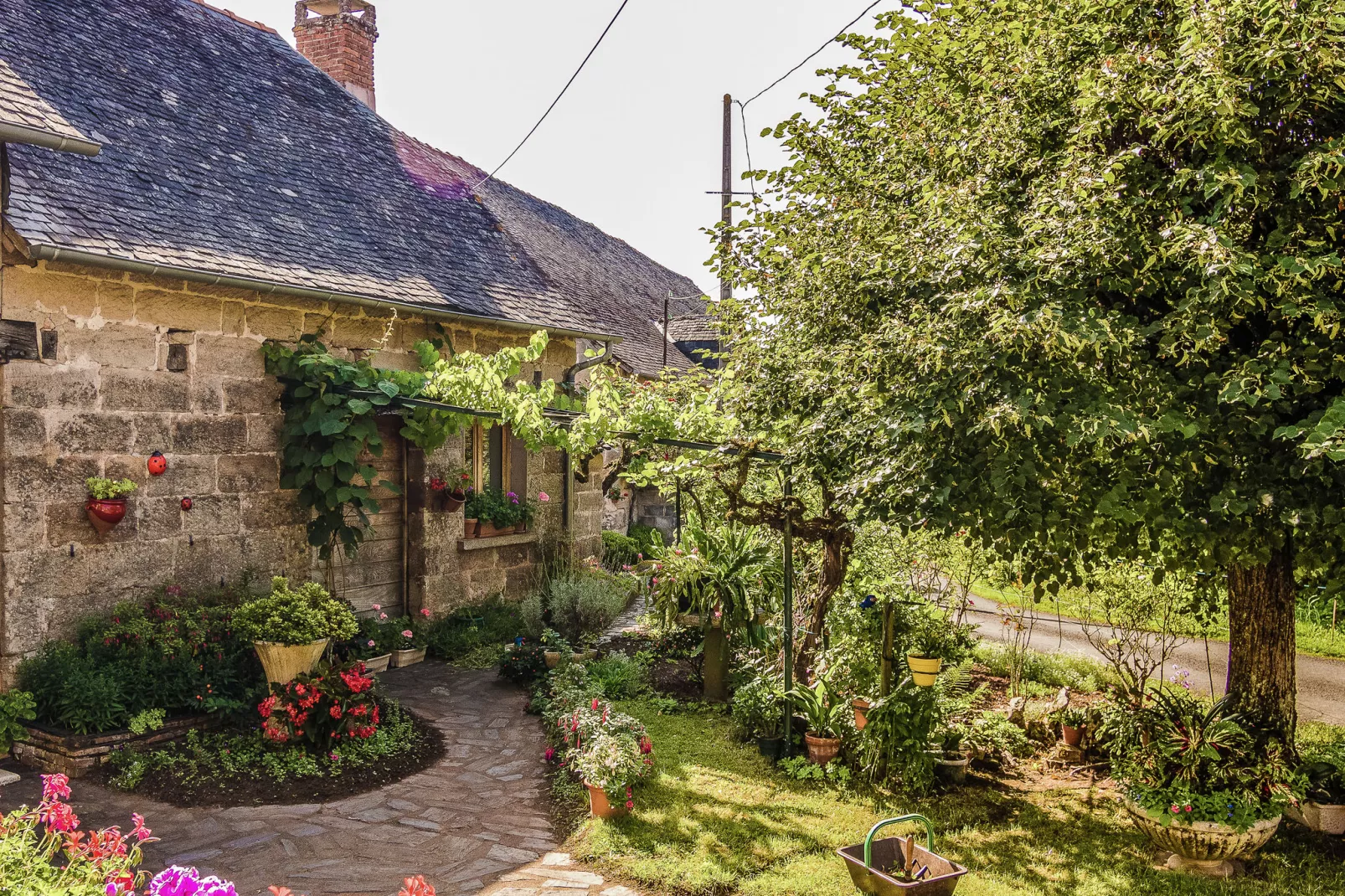 Gite La Porcherie-Gardens summer