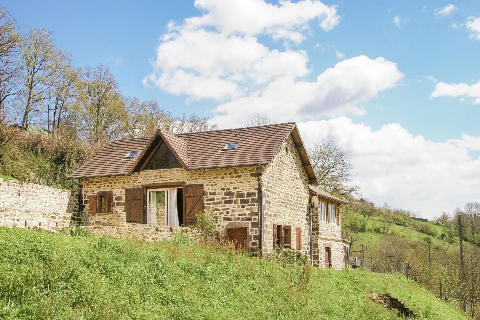 Sérilhac-Exterior summer