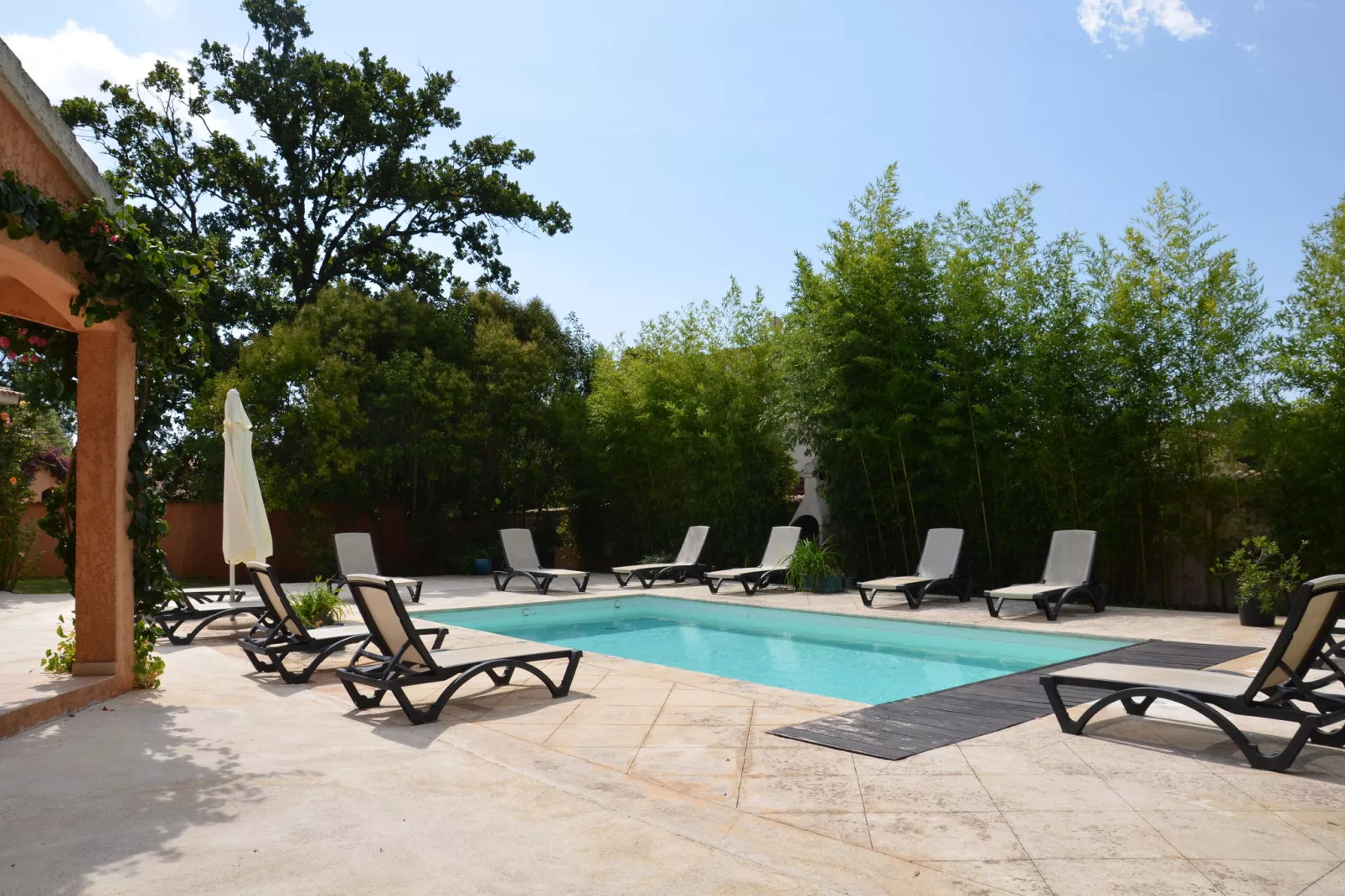 La Coloniale-Pool