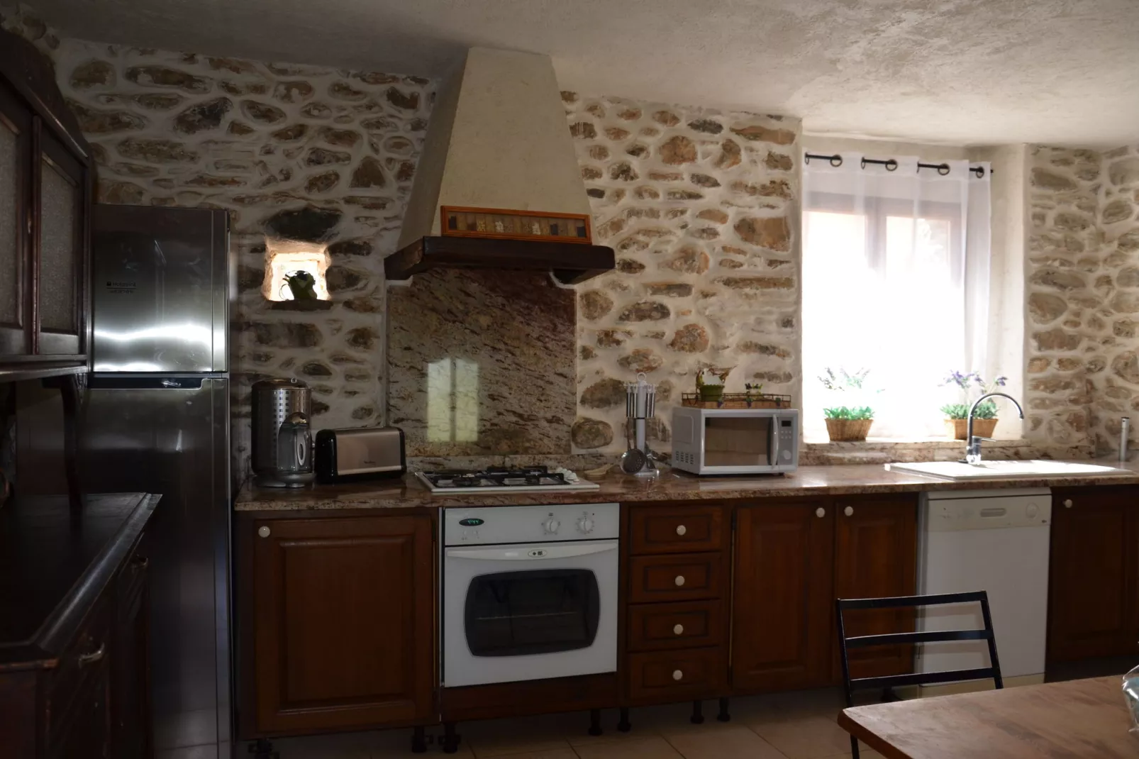 Le Vieux Pressoir-Kitchen