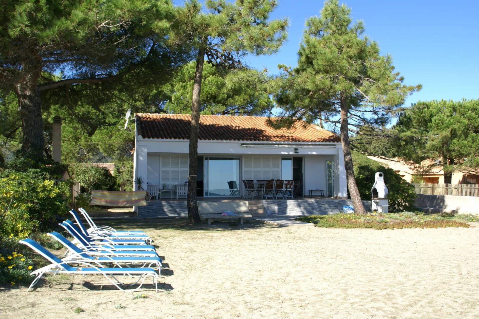 Atlantide-Exterior summer