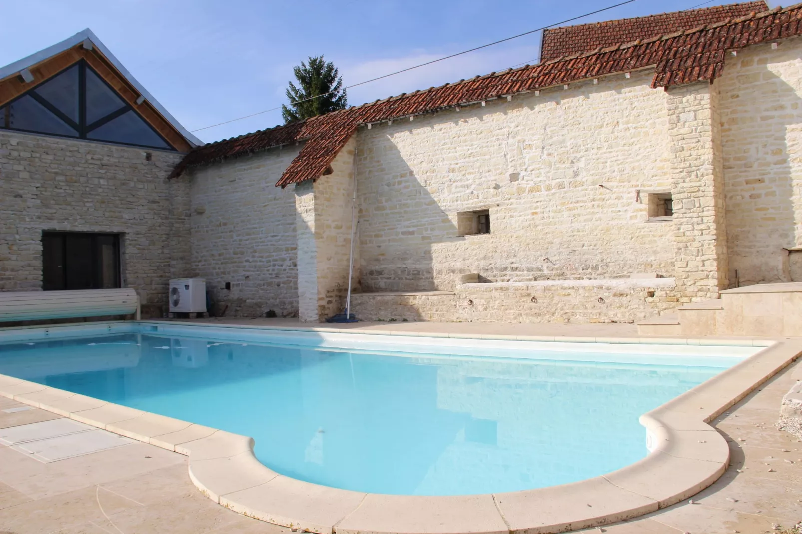 Le Commandant-Exterior summer