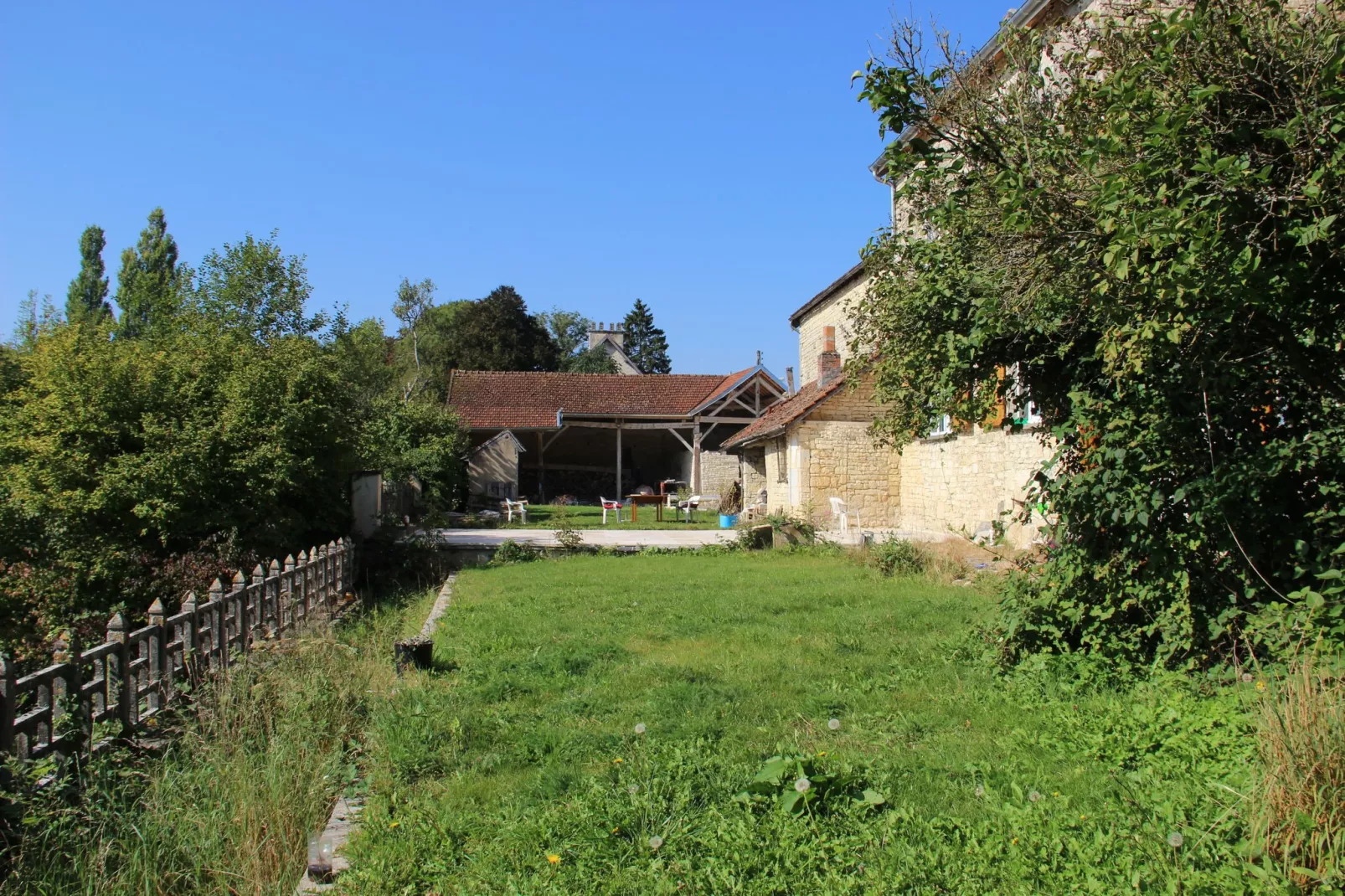 Le Commandant-Gardens summer