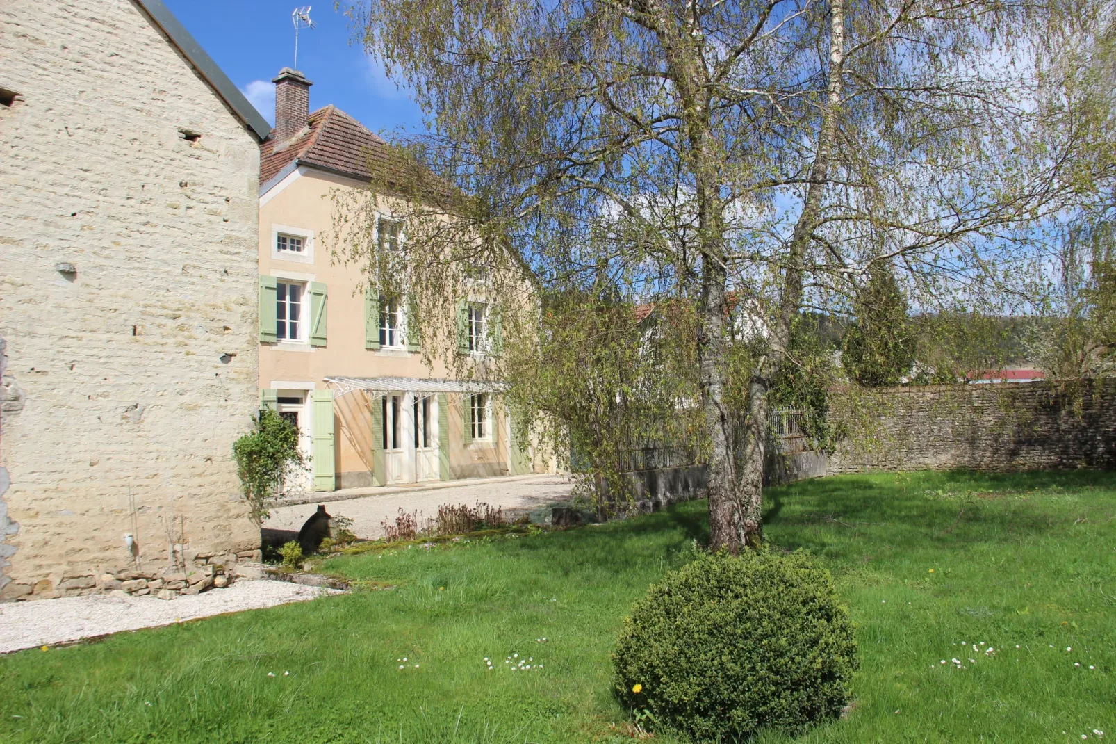 Maison de Vacances Bouix-Exterior summer