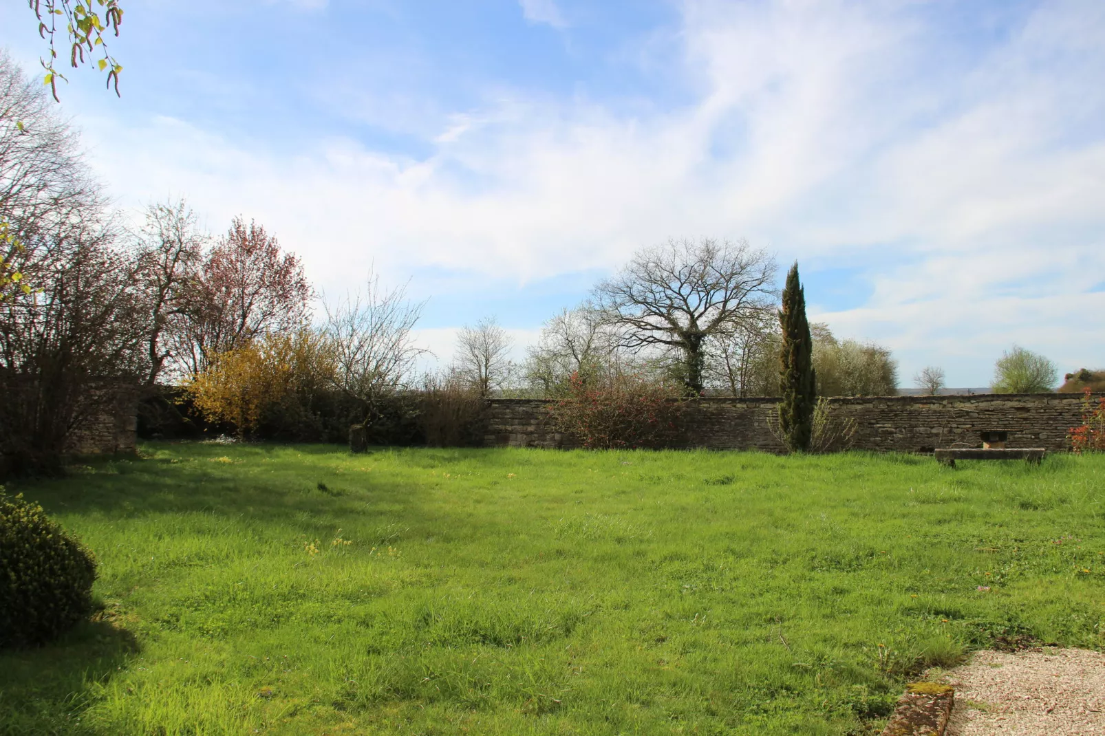 Maison de Vacances Bouix-Gardens summer