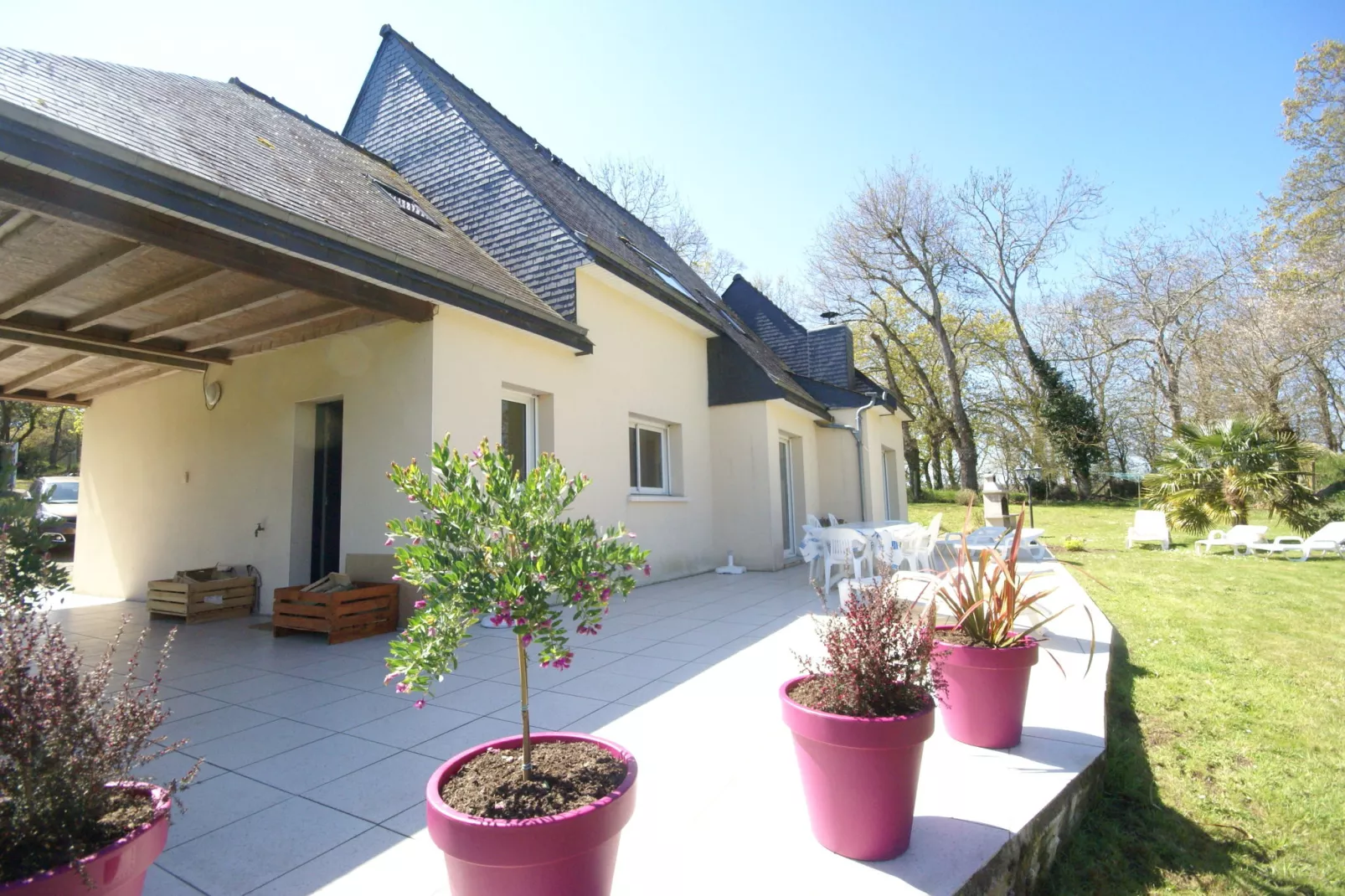 Plurien-Exterior summer