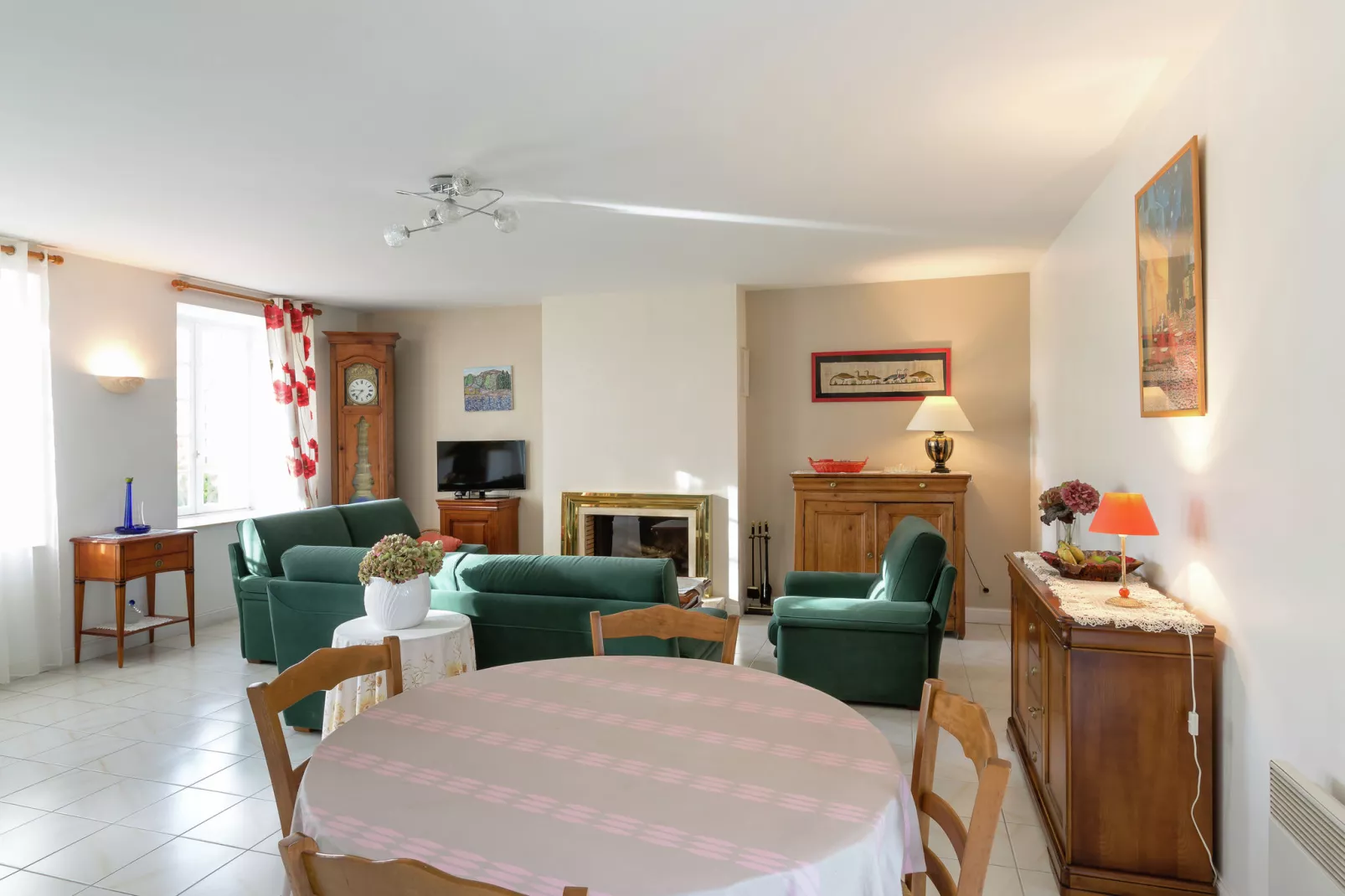 Jolie maison en pays de Rance-Salle à manger