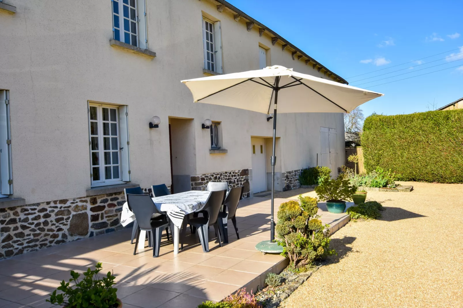 Jolie maison en pays de Rance-Balcon-terrasse