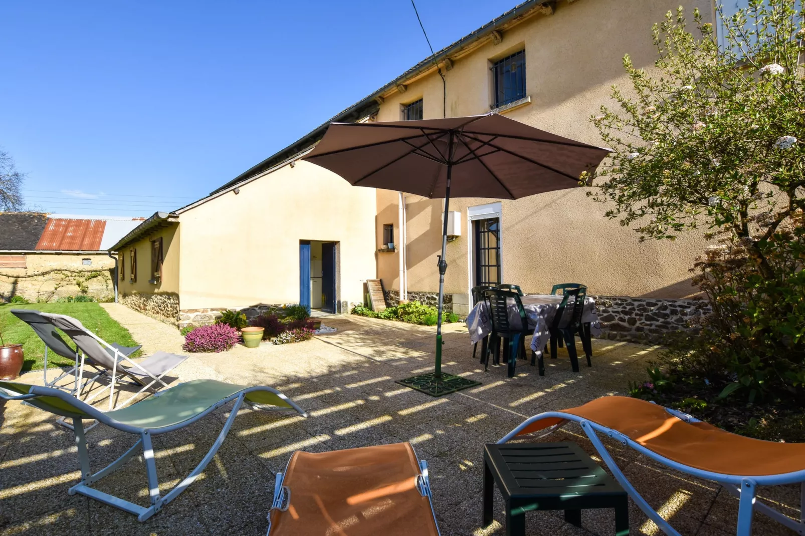 Jolie maison en pays de Rance-Balcon-terrasse