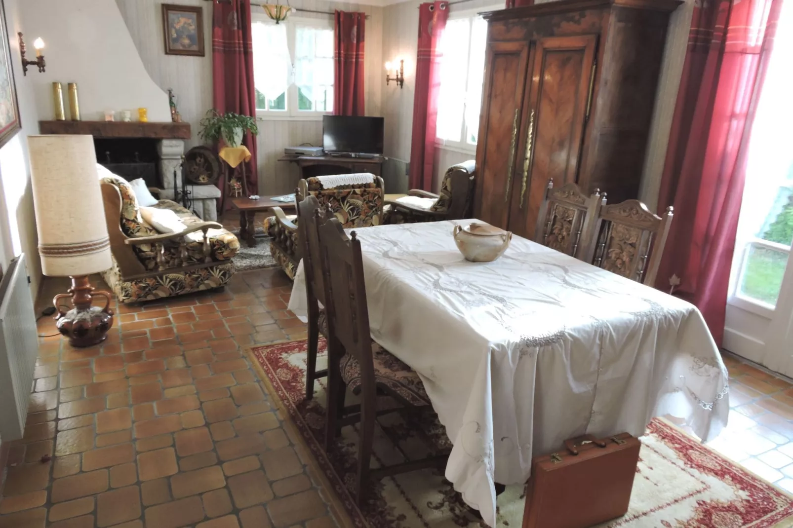 Maison de vacances Henansal-Dining room