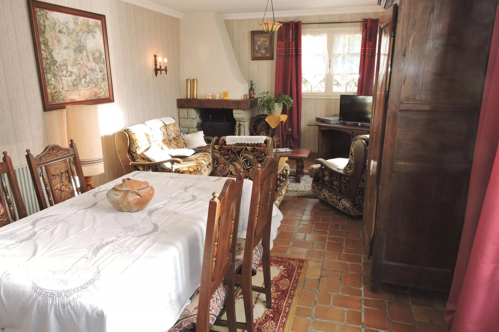 Maison de vacances Henansal-Dining room
