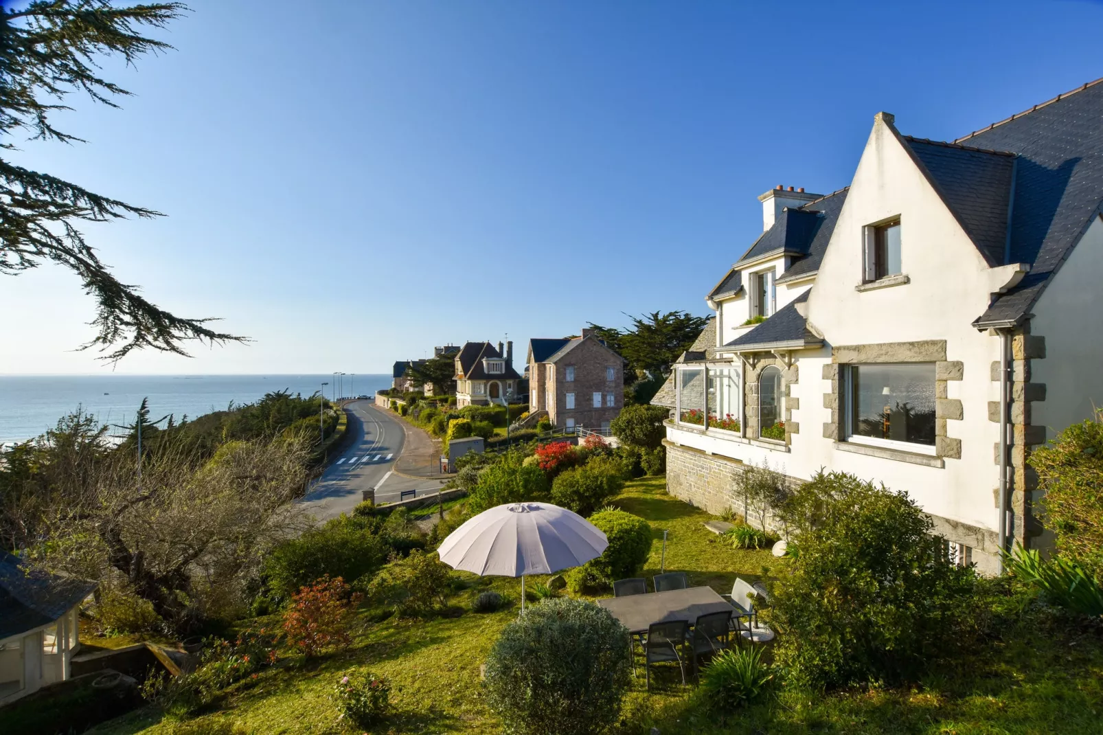 Maison avec vue sur mer-Exterior summer