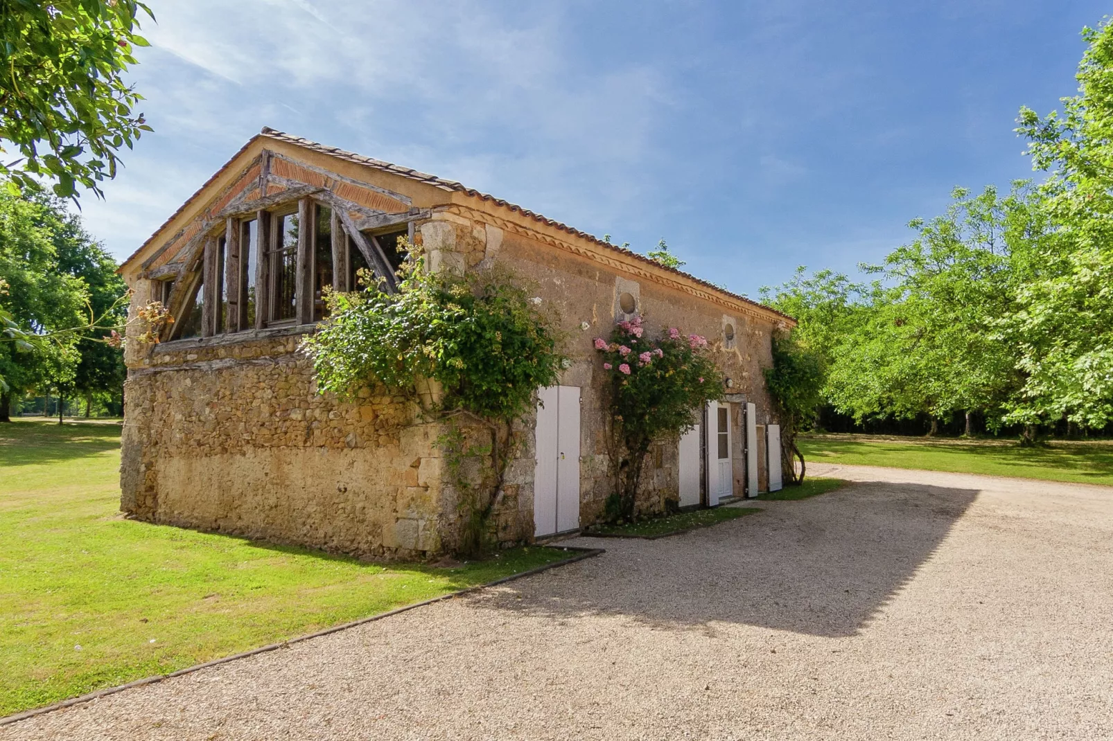 Belpech-Exterior summer