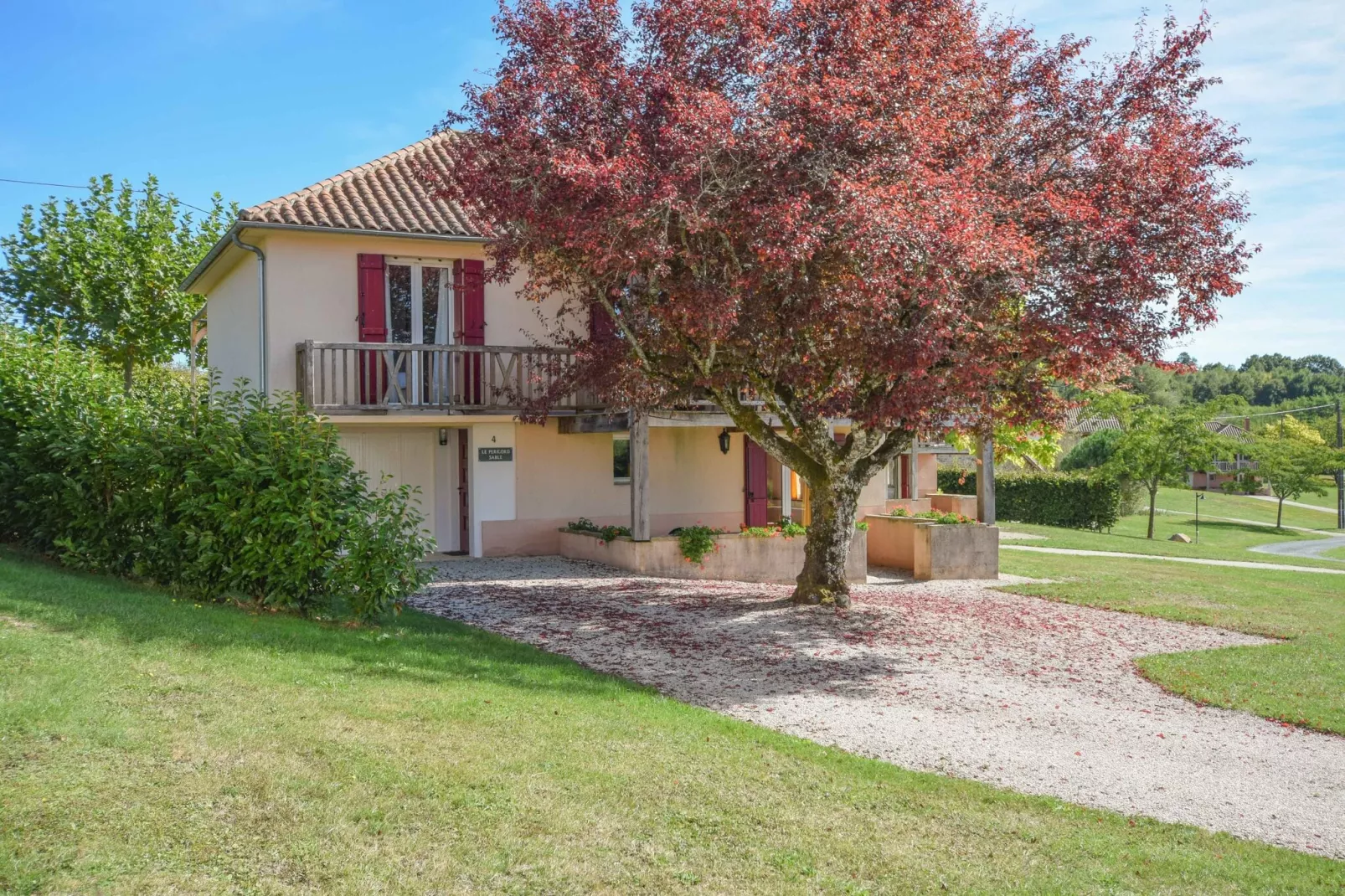 Le Pavillon-Exterior summer