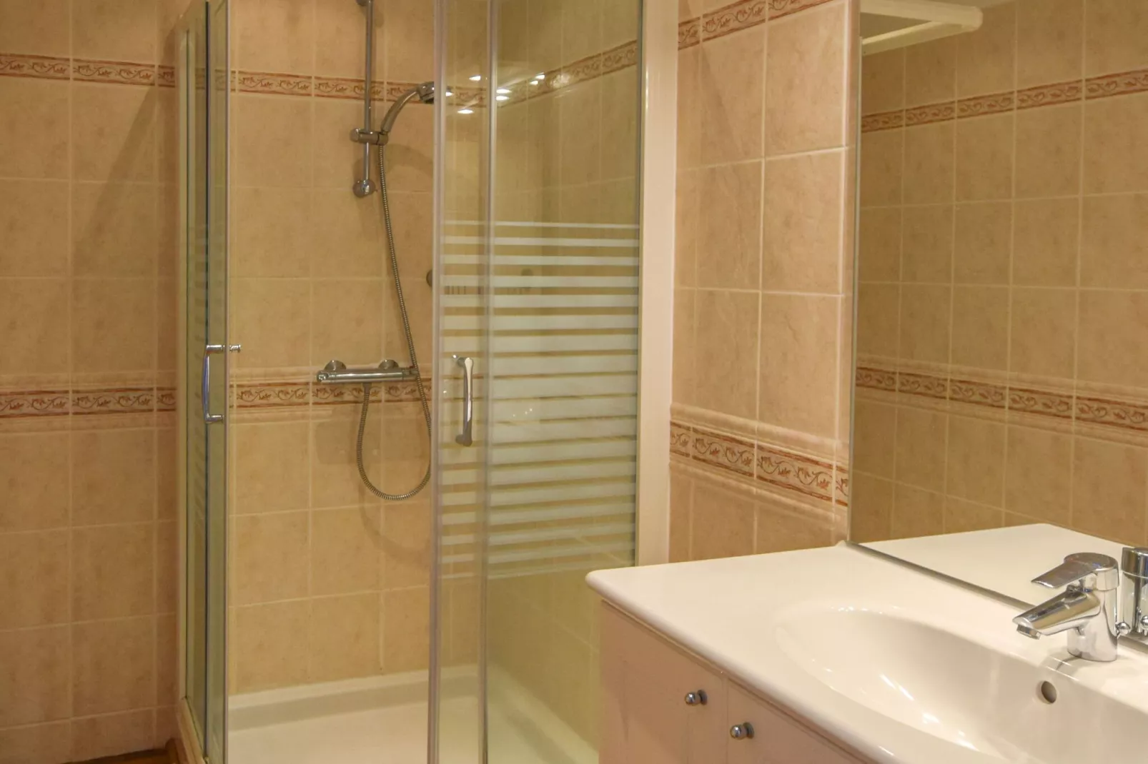 Le Pavillon-Bathroom