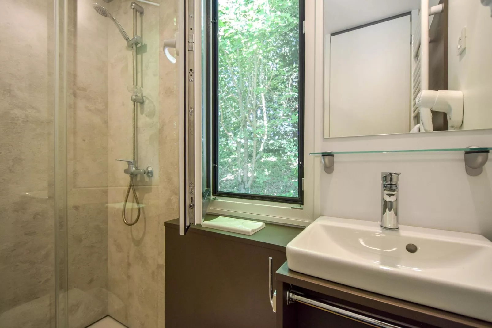 Cottage 6p-Bathroom
