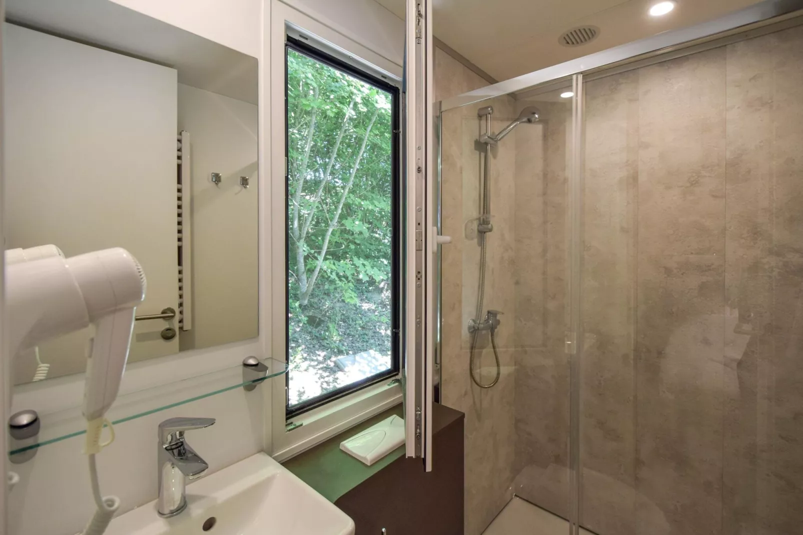 Cottage 6p-Bathroom