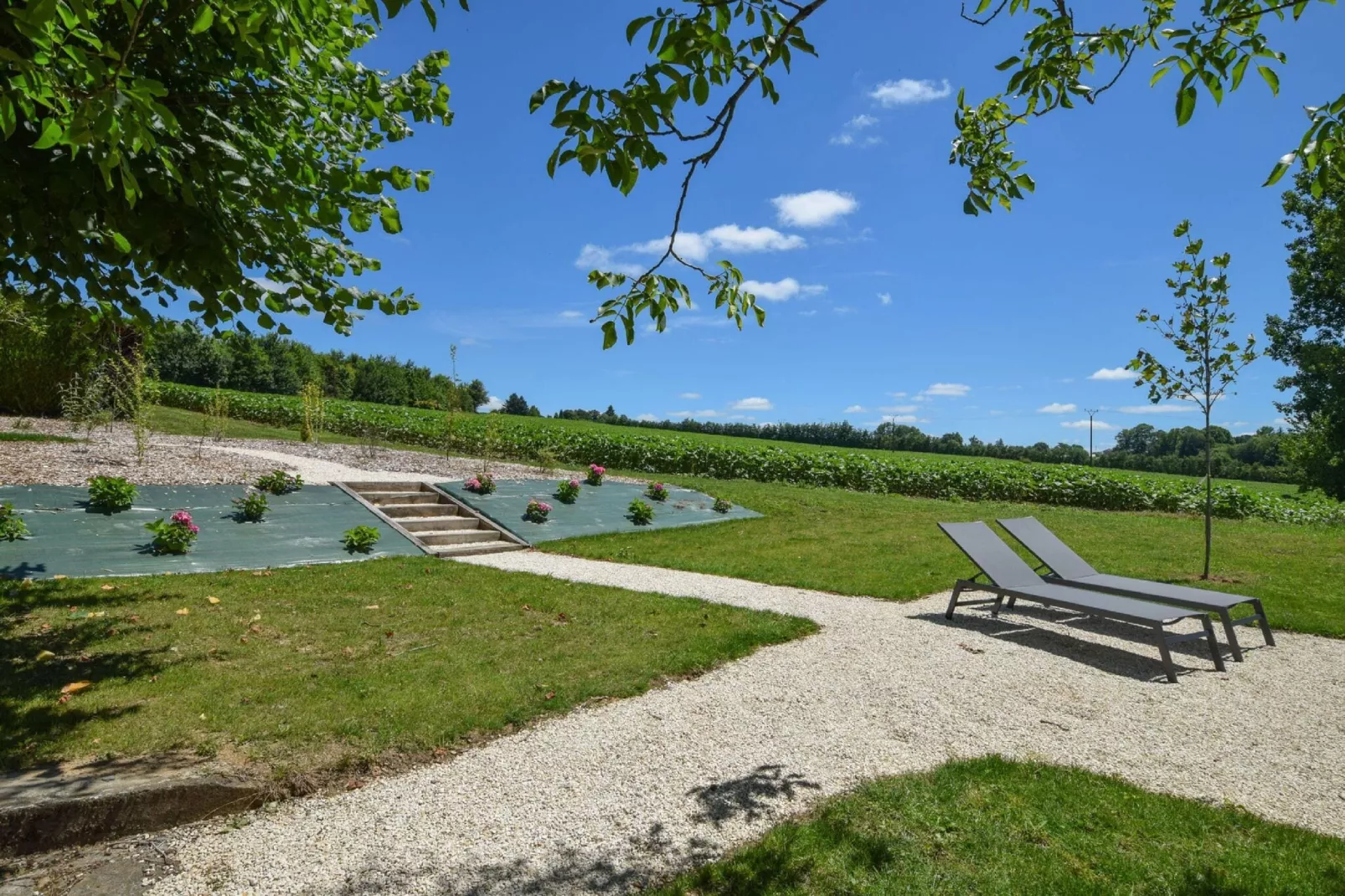 Gite Brouillac-Gardens summer