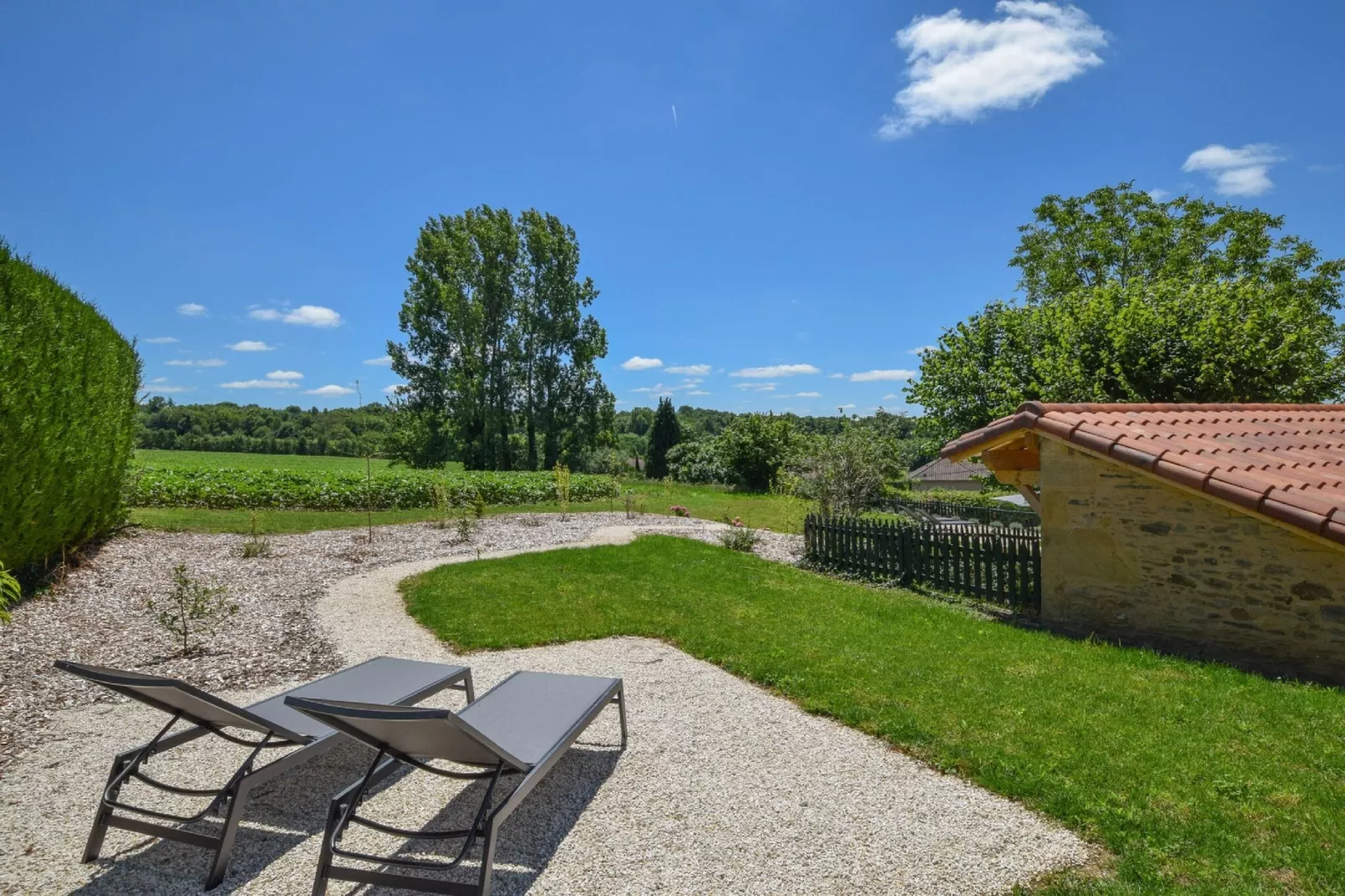 Gite Brouillac-Gardens summer