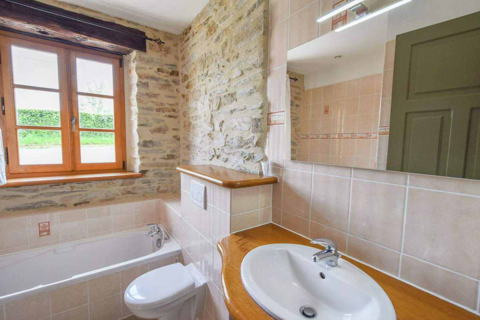 Le Patelin 10P-Bathroom