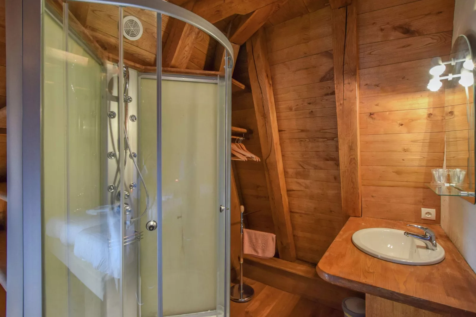Le Patelin 10P-Bathroom