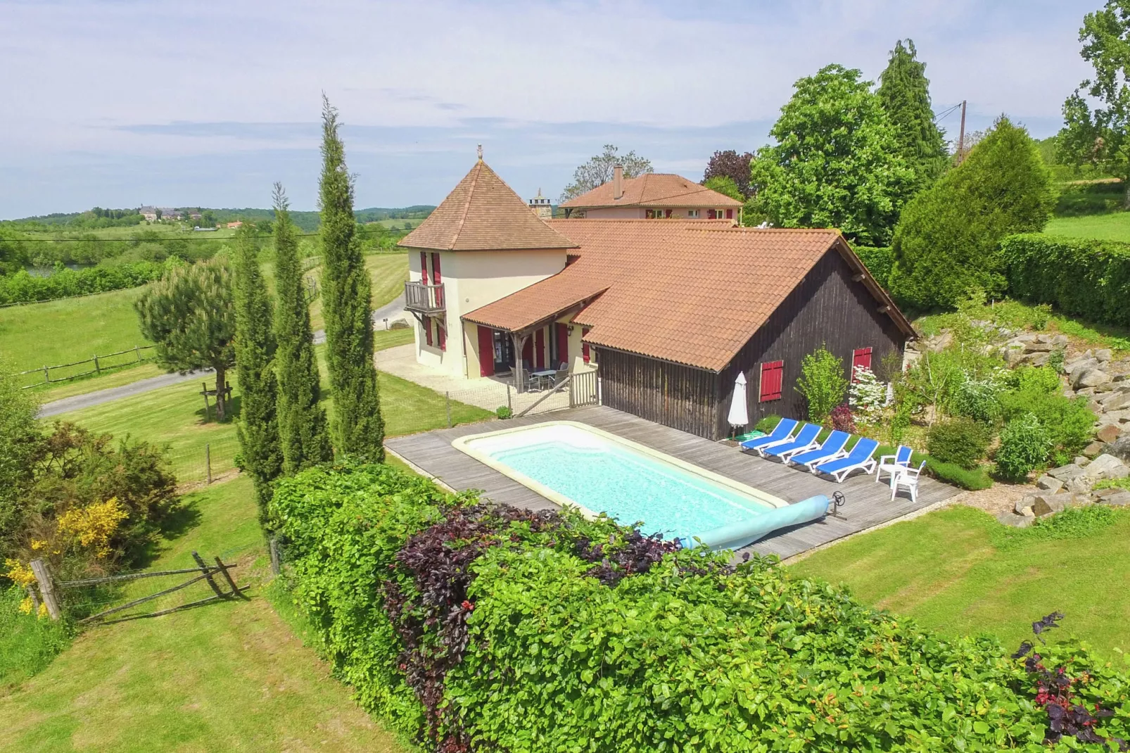 La Petite Tour-Exterior summer