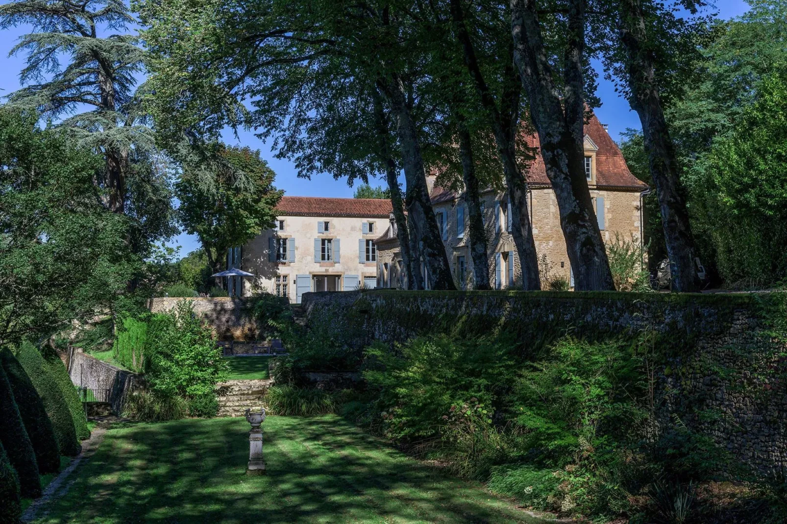 La Dépendance-Gardens summer