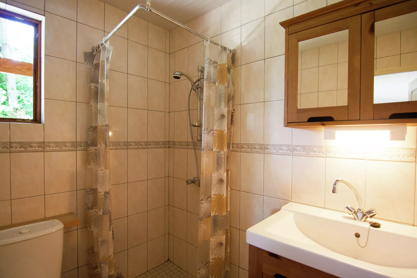 Yves-Bathroom