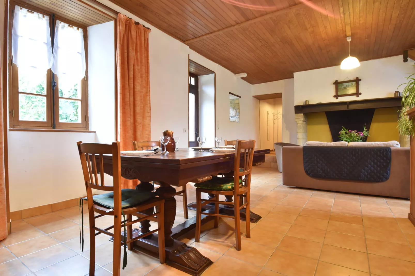 Maison de vacances  Berbiguieres 5 p-Dining room