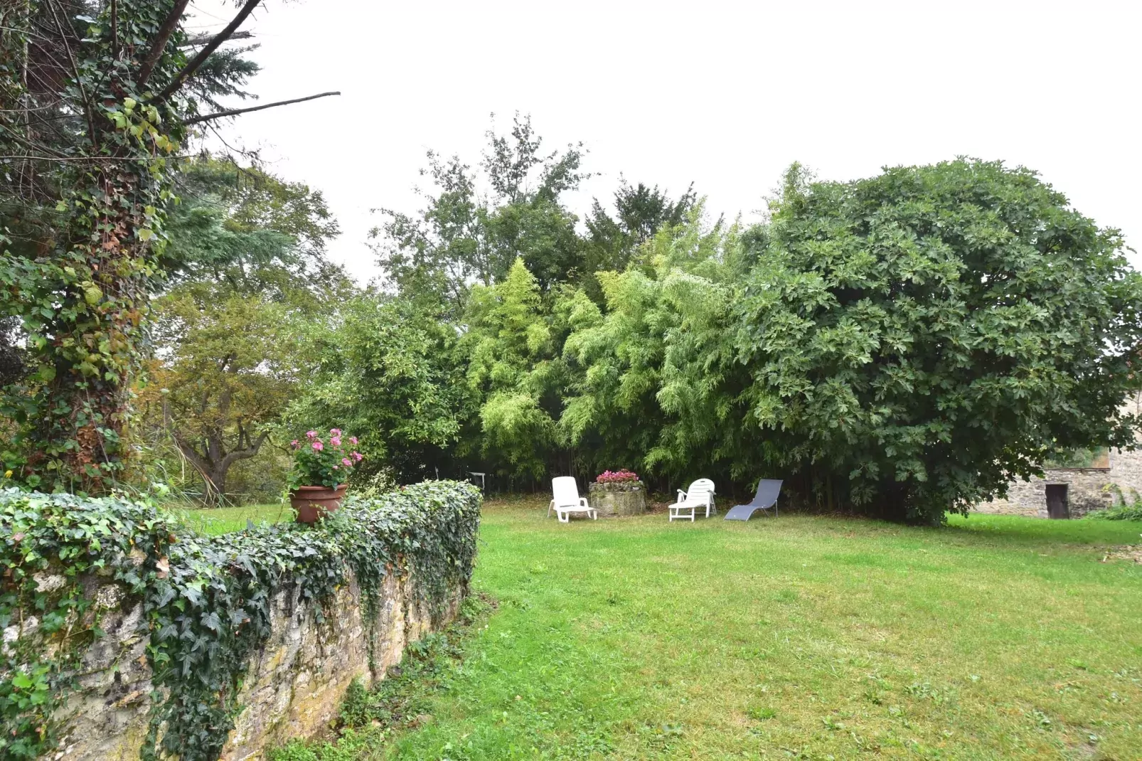 Maison de vacances  Berbiguieres 5 p-View summer