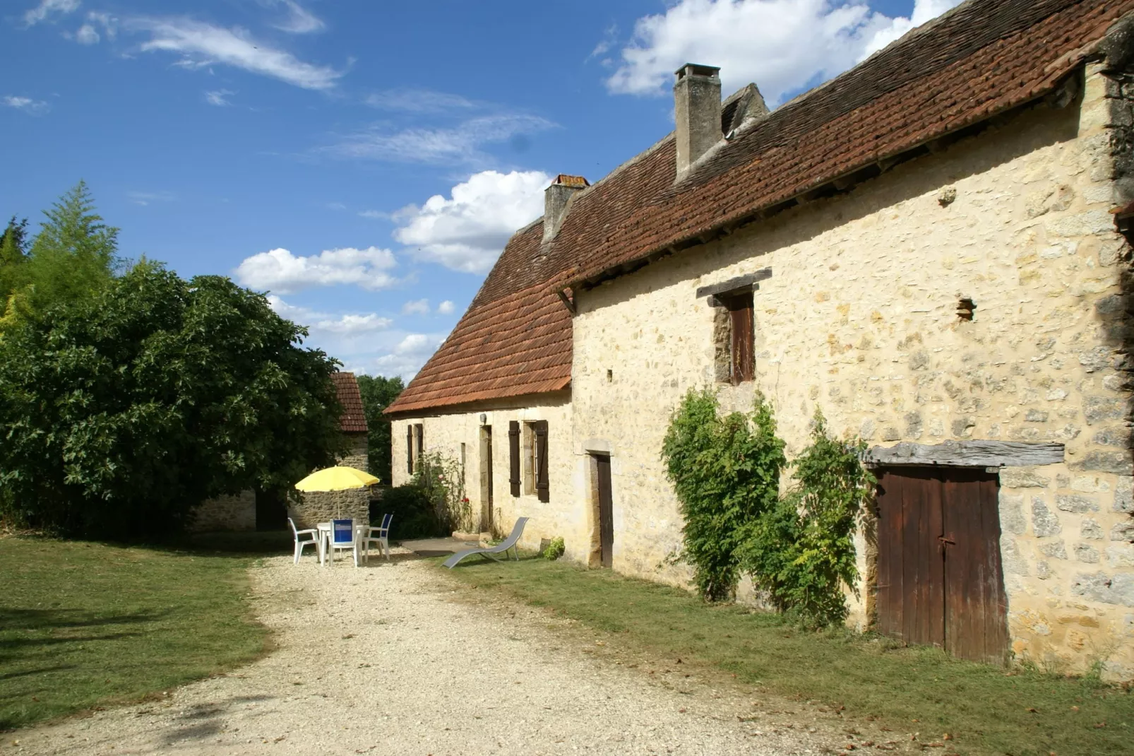 Maison de vacances  Berbiguieres 5 p-Exterior summer