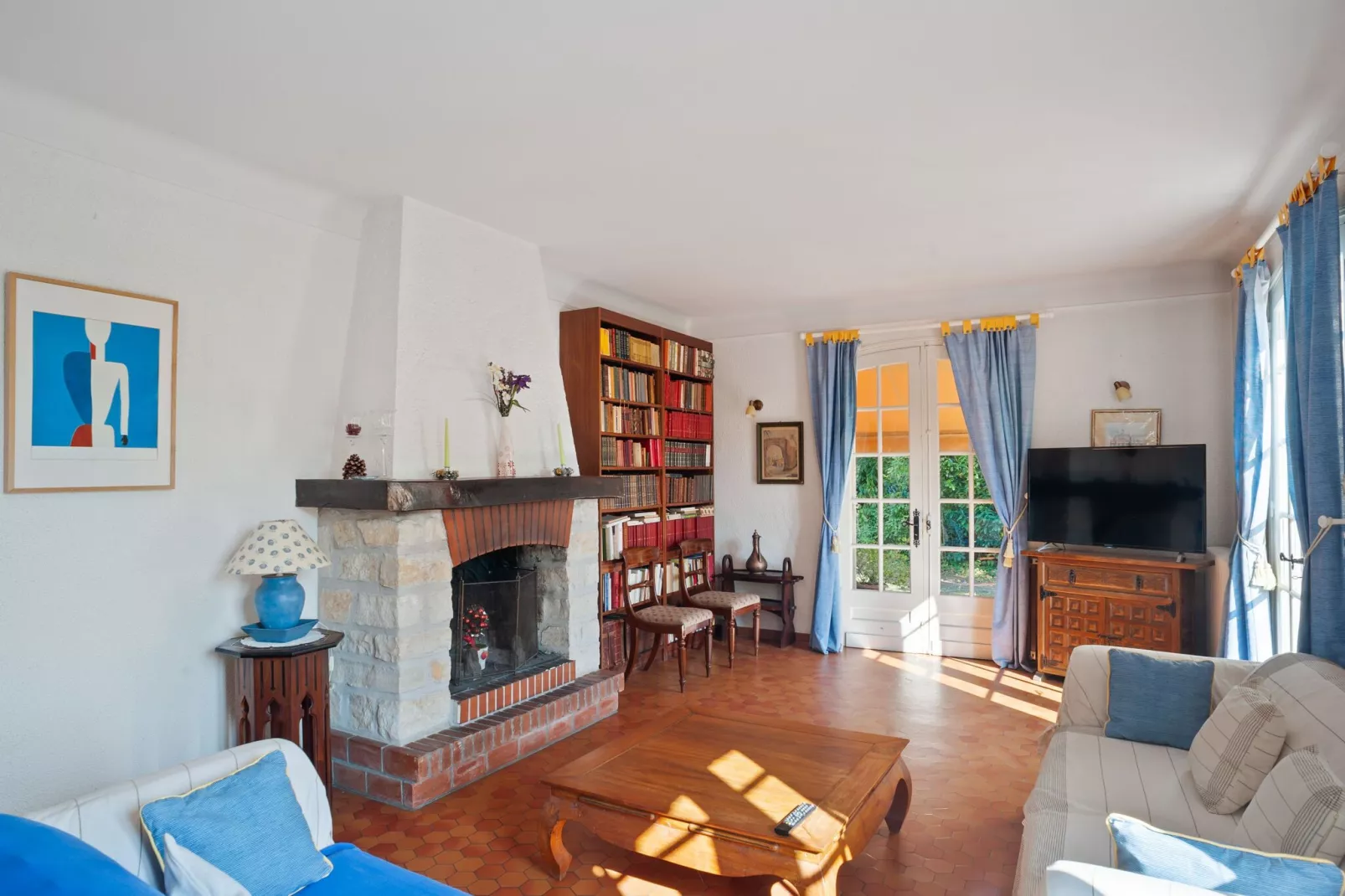 Vélines-Living room