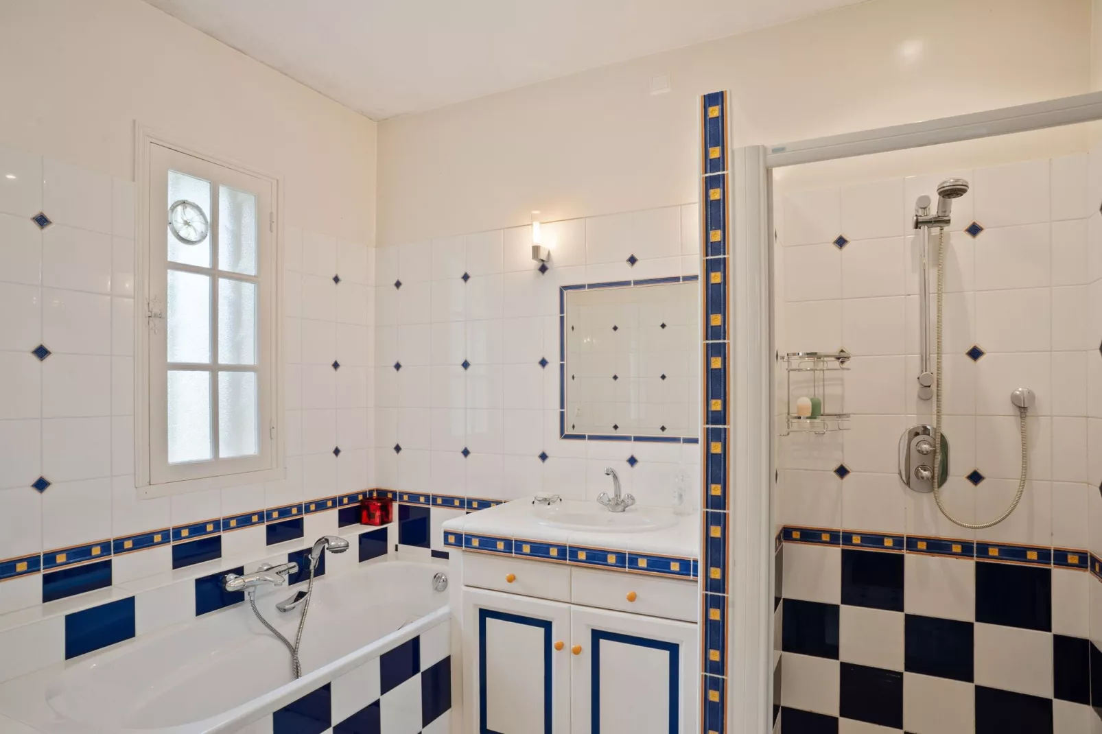 Vélines-Bathroom
