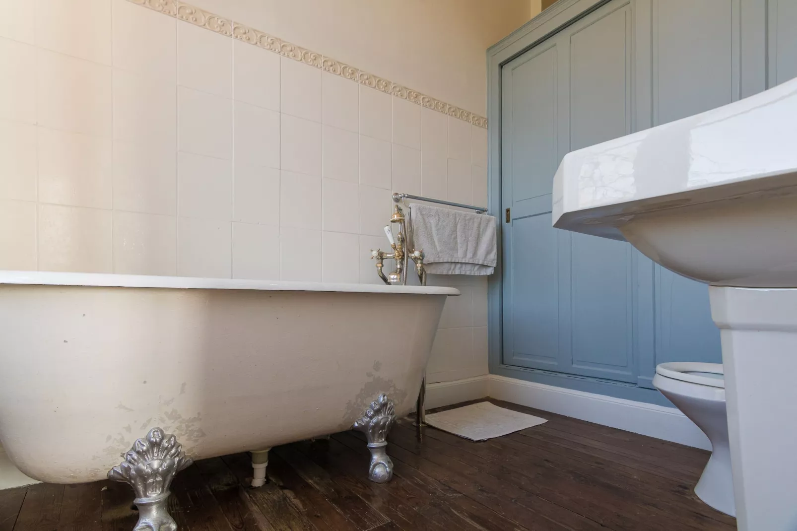 Un Manoir en Dordogne-Bathroom