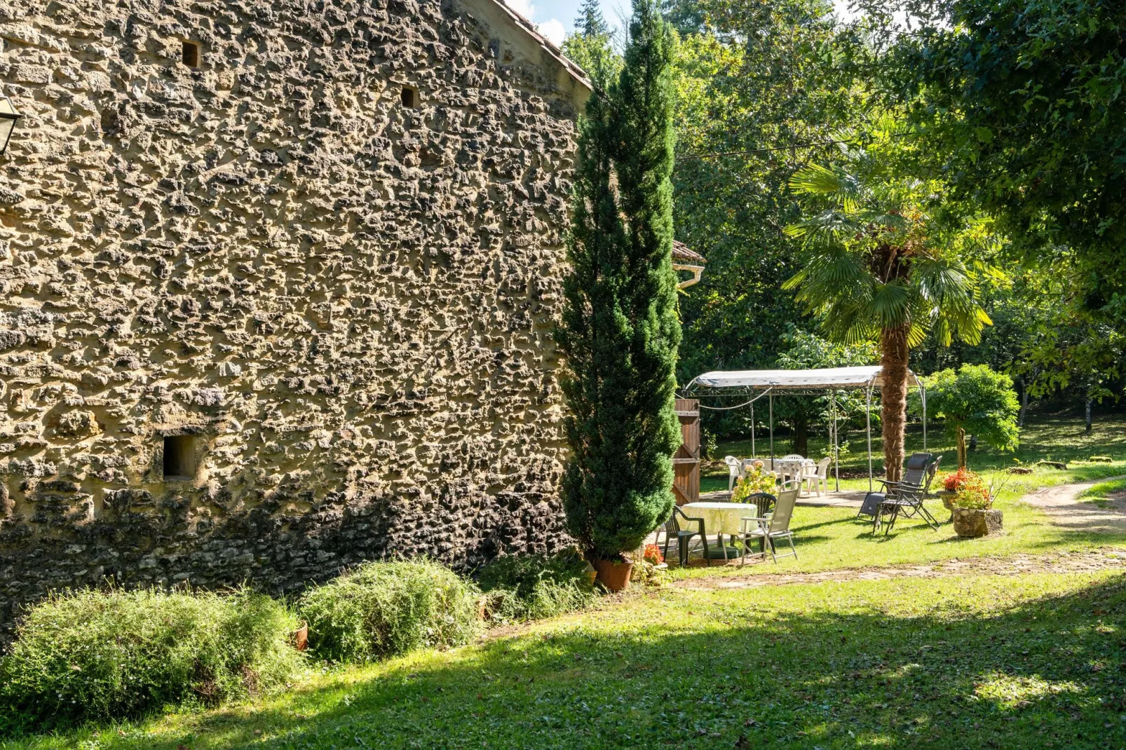 Maison de vacances Villefranche du Perigord-Gärten Sommer