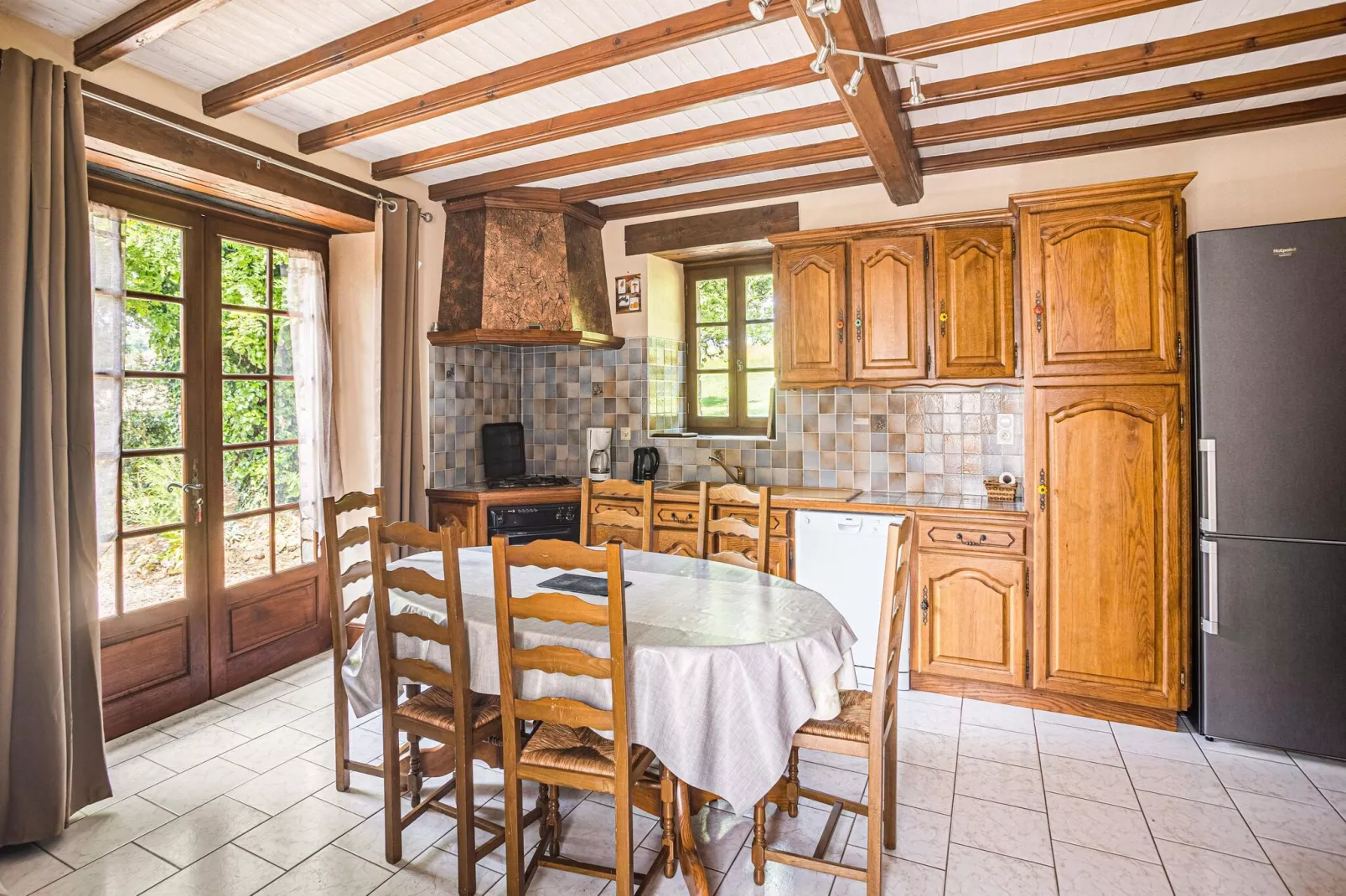 Maison de vacances Besse Le Moulinal Bas-Dining room