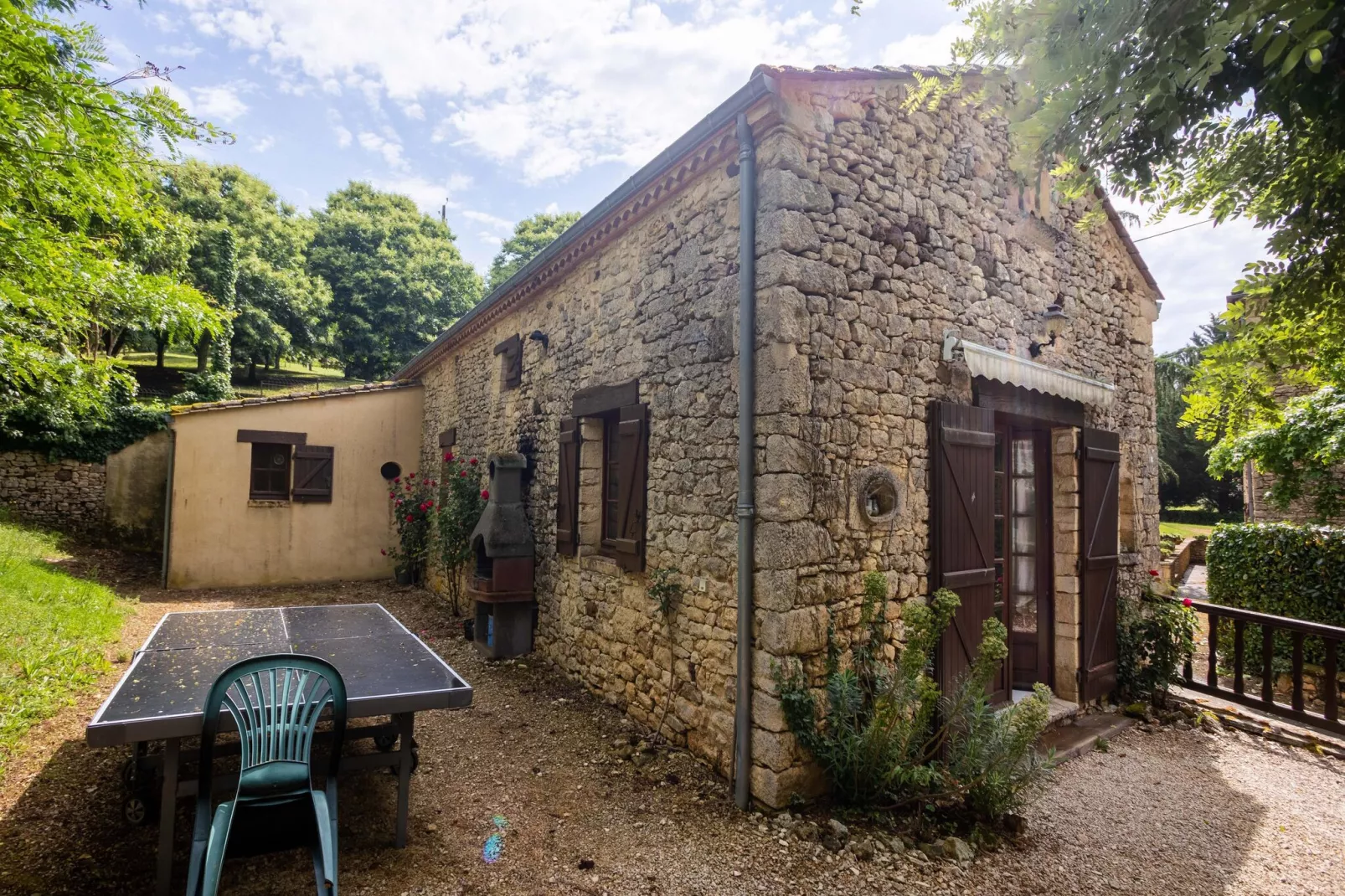 Maison de vacances Besse Le Moulinal Bas-Exterior summer