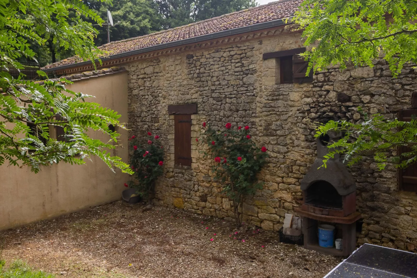 Maison de vacances Besse Le Moulinal Bas-Exterior summer