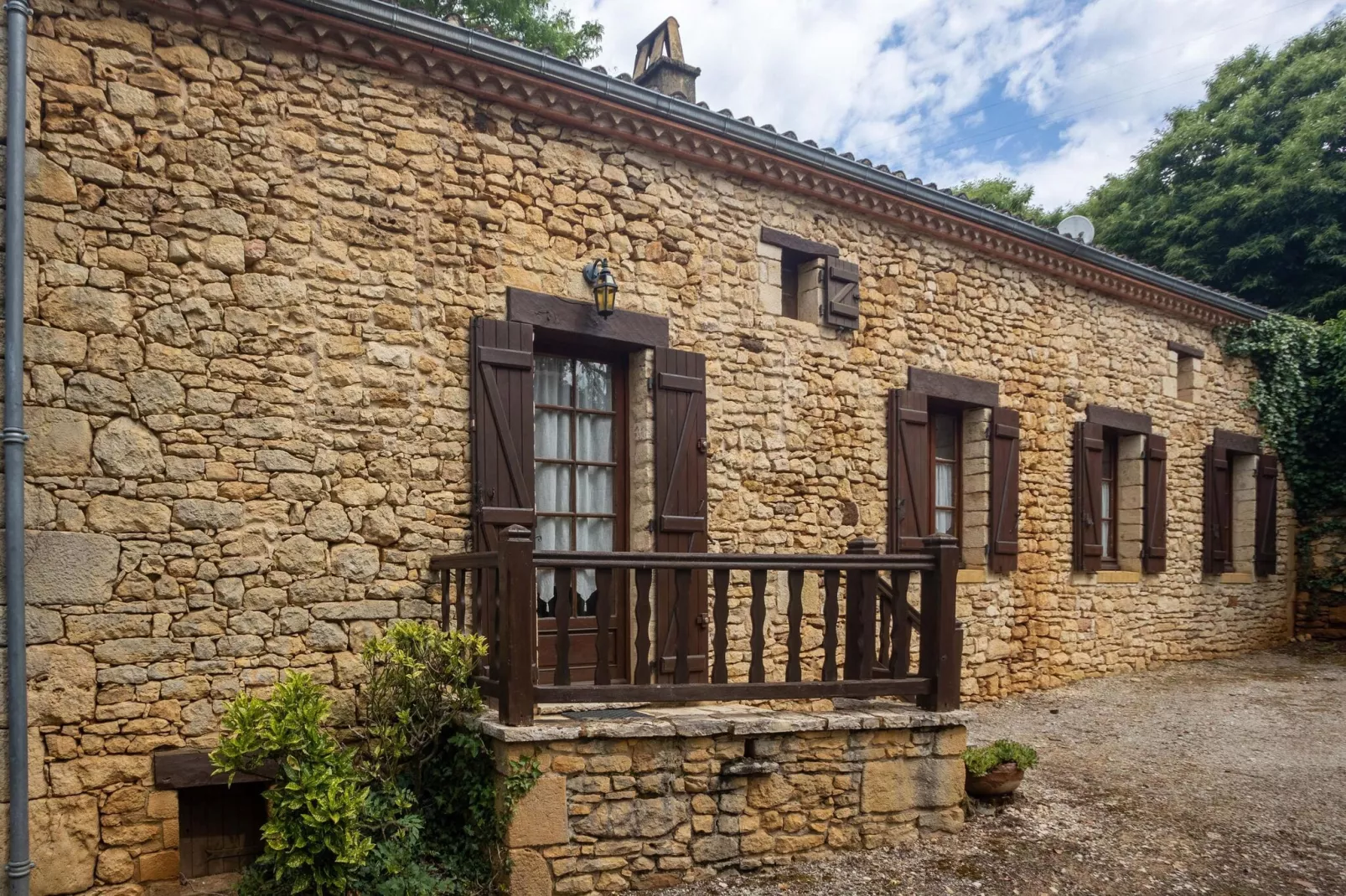 Maison de vacances Besse Le Moulinal Bas-Exterior summer
