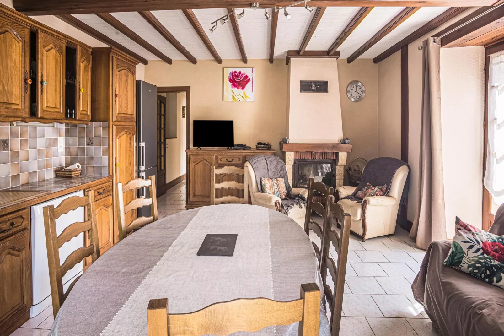 Maison de vacances Besse Le Moulinal Bas-Living room