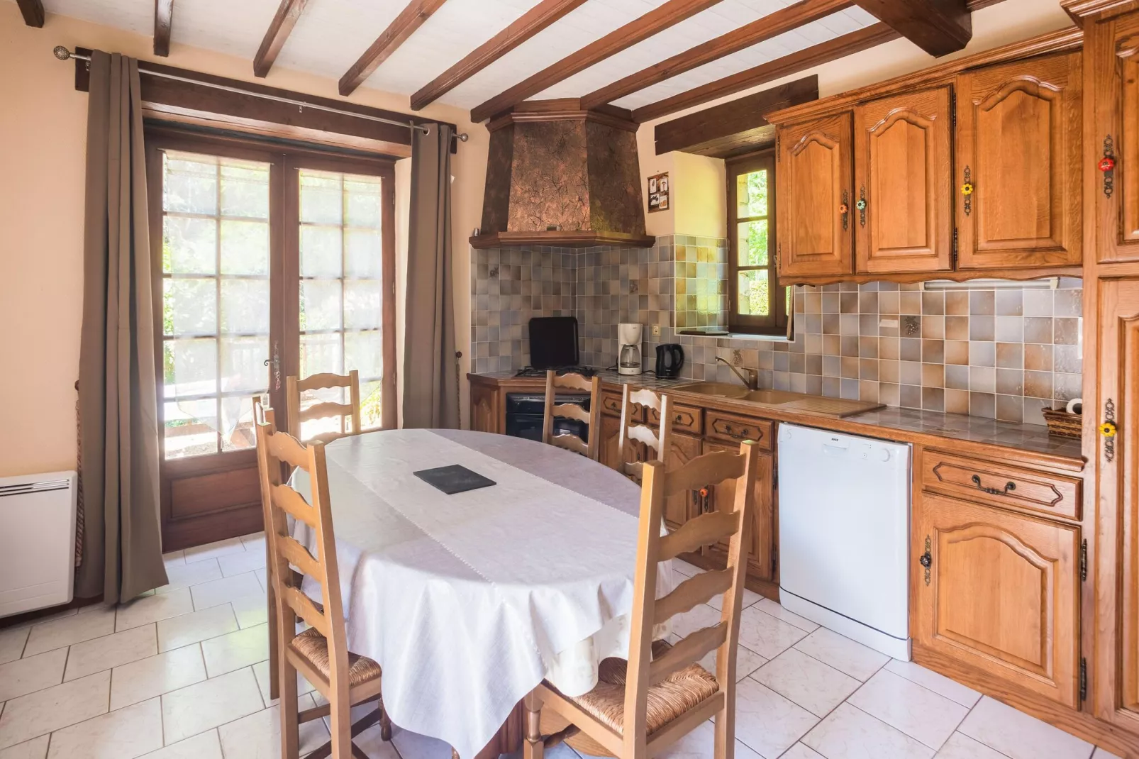 Maison de vacances Besse Le Moulinal Bas-Kitchen