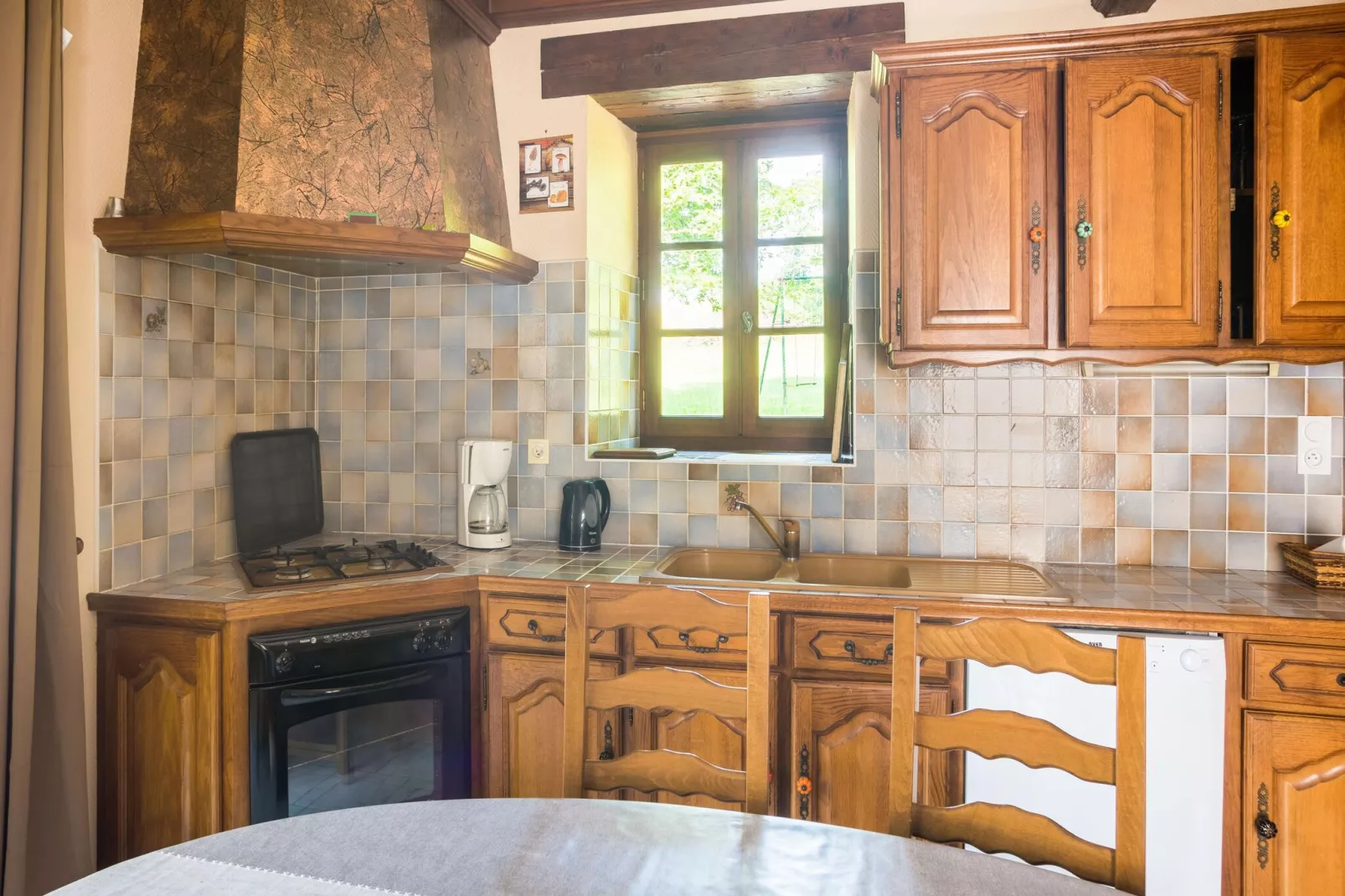 Maison de vacances Besse Le Moulinal Bas-Kitchen