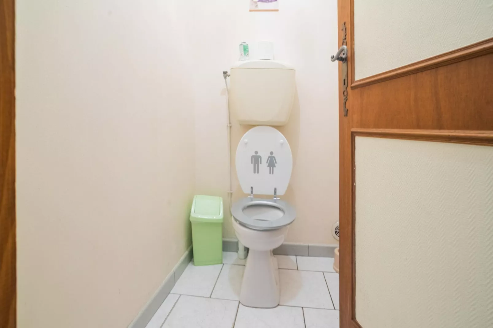 Maison de vacances Besse Le Moulinal Bas-Bathroom