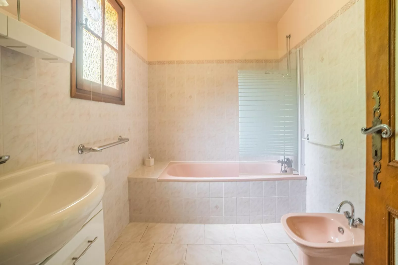 Maison de vacances Besse Le Moulinal Bas-Bathroom