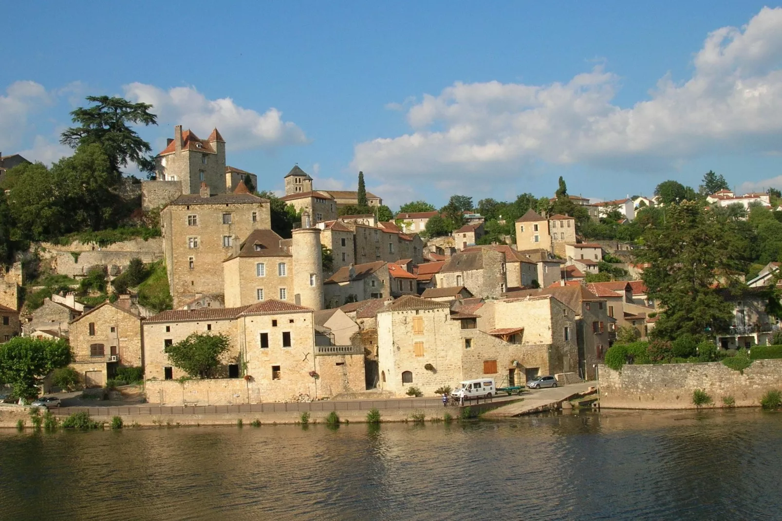 Maison typique périgourdine-Zones d'été à 20 km
